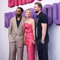 Pada usia 55 tahun, bintang asal Amerika Serikat ini tetap tampil awet muda di karpet merah The Entertainment Quarter. (Foto: Hanna Lassen/Getty Images)