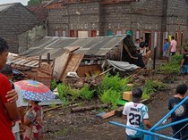 Cuaca Ekstrem: 38 Bangunan di Gilimanuk Rusak, Jalan Denpasar-Badung Macet