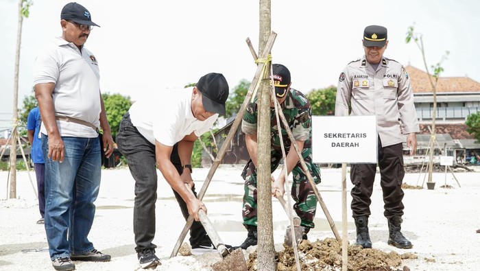 Sekda Lamongan saat peringatan HPN dan ulang tahun ke-79 PWI Lamongan.