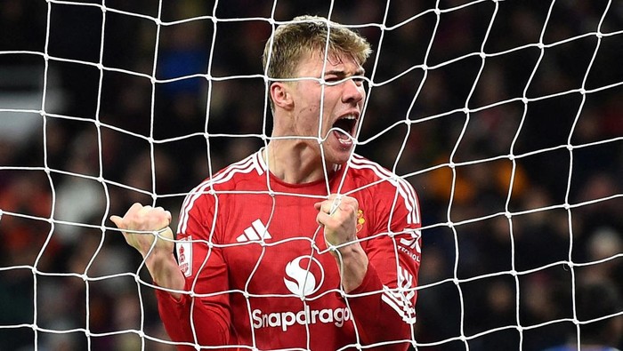 Soccer Football - FA Cup - Fourth Round - Manchester United v Leicester City - Old Trafford, Manchester, Britain - February 7, 2025 Manchester Uniteds Rasmus Hojlund reacts REUTERS/Peter Powell     TPX IMAGES OF THE DAY