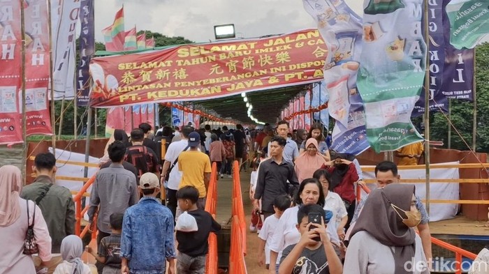 Suasana di Pulau Kemaro, Palembang jelang puncak perayaan Cap Go Meh