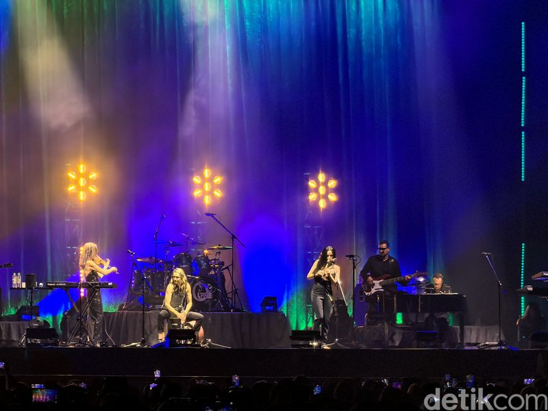Konser The Corrs digelar Sabtu (8/2/2025) malam di Beach City International Stadium (BCIS).