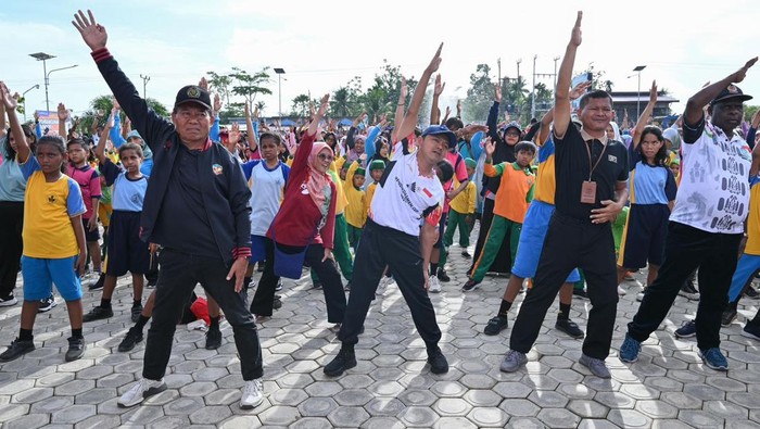 Wamendikdasmen lakukan Senam Anak Indonesia Hebat bersama 2.500 siswa di Papua