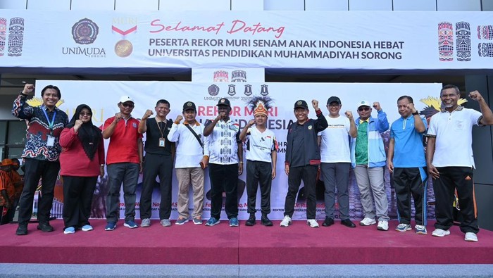 Wamendikdasmen lakukan Senam Anak Indonesia Hebat bersama 2.500 siswa di Papua