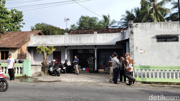 Ratusan orang dilaporkan mengalami keracunan usai menyantap hidangan hajatan di Lumbungrejo, Tempel, Sleman, Minggu (9/2/2025).