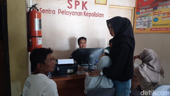 Warga yang menjadi korban copet di acara grebeg sadranan Cepogo, Boyolali melapor ke Polsek, Cepogo, Minggu (9/2/2025).