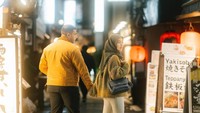 Salah satunya saat honeymoon ke Jepang. Mereka berkeliling dan kulineran di kawasan Asuka dan tertarik di gerai soba. Foto: Instagram/Yislamaljaidi
