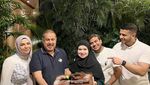 Romantisnya Yislam Aljaidi saat Kuliner Bareng Istri
