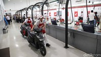 Untuk memastikan sumber daya manusia unggul yang siap kerja, AHM bersama seluruh jaringan main dealer sepeda motor Honda di seluruh Indonesia menyeleksi para siswa yang telah mempelajari materi ajar kurikulum Teknik Sepeda Motor (TSM) Astra Honda. Secara paralel, FEVOSH juga menguji aspek pedagogi dan penguasaan materi teknikal tenaga pengajar SMK mitra binaan.  