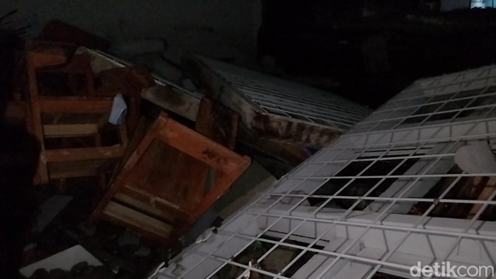 3 ruang kelas di MAN 2 Majalengka yang jebol akibat banjir.