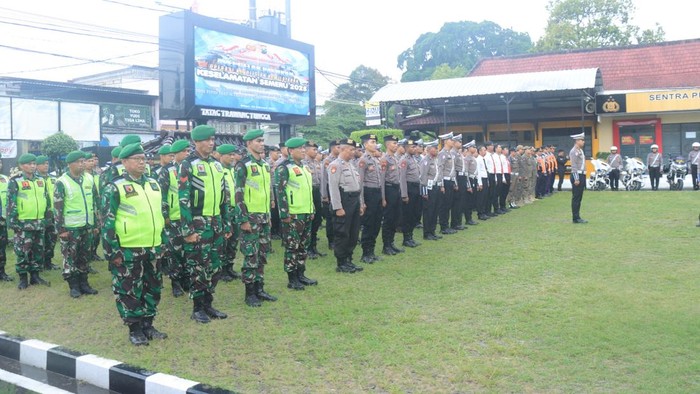 Apel gelar pasukan operasi keselamatan Semeru Polres Blitar Kota