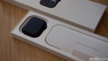 Unboxing Apple Watch Series 10 selalu memberikan pengalaman menarik dibanding lainnya. Foto: Adi Fida Rahman/detikINET