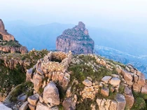 Area Salat Bersejarah yang Bertengger di Ketinggian 2.200 Meter