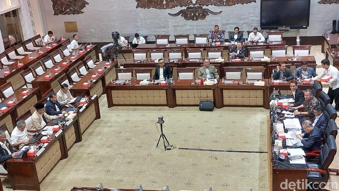 Komisi XI DPR RI membahas pengaturan dan pengawasan Sistem Inti Administrasi Perpajakan atau Coretax bersama Direktur Jenderal (Dirjen) Pajak Kementerian Keuangan (Kemenkeu) Suryo Utomo. Rapat dilakukan secara tertutup.