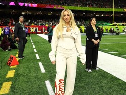 Gaya WAG Superbowl Jadi Sorotan, Pakai Kalung Rp 1 M Saat Tim Suami Kalah