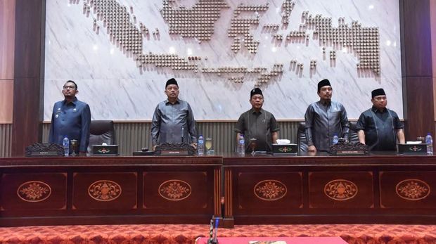 Bupati Fauzi menyampaikan laporan akhir masa jabatannya dalam Rapat Paripurna DPRD Sumenep