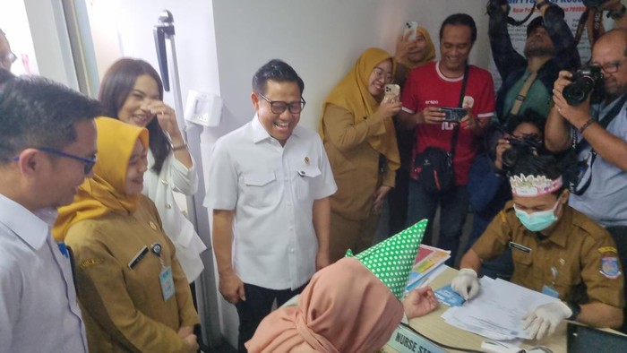 Cak Imin tinjau cek kesehatan gratis di Tangsel (Taufiq/detikcom)