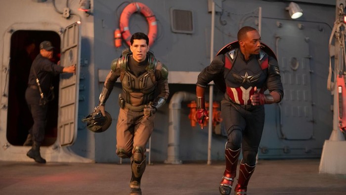 CAPTAIN AMERICA: BRAVE NEW WORLD (L-R) The Falcon/Joaquin Torres (Danny Ramirez) and Captain America/Sam Wilson (Anthony Mackie) in Marvel Studios CAPTAIN AMERICA: BRAVE NEW WORLD. Photo by Eli AdΓ©. Β© 2024 MARVEL.