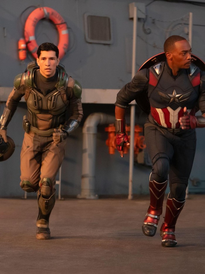CAPTAIN AMERICA: BRAVE NEW WORLD (L-R) The Falcon/Joaquin Torres (Danny Ramirez) and Captain America/Sam Wilson (Anthony Mackie) in Marvel Studios CAPTAIN AMERICA: BRAVE NEW WORLD. Photo by Eli AdΓ©. Β© 2024 MARVEL.