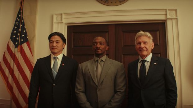 (L-R): Prime Minister Ozaki (Takehiro Hira), Captain America/Sam Wilson (Anthony Mackie), and President Thaddeus Ross (Harrison Ford) in Marvel Studios' CAPTAIN AMERICA: BRAVE NEW WORLD. Photo courtesy of Marvel Studios. © 2024 MARVEL.