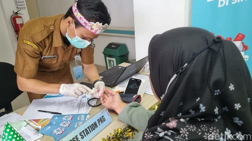 Cek kesehatan gratis di Puskesmas Ciater, Tangerang Selatan, 10 Februari 2025. (Taufiq Syarifudin/detikcom)