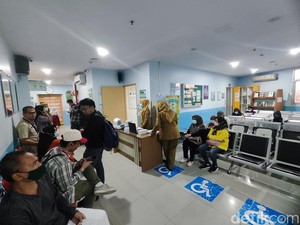 Cek Kesehatan Gratis di Puskesmas Tanah Abang, Warga Mengantre Sejak Pagi