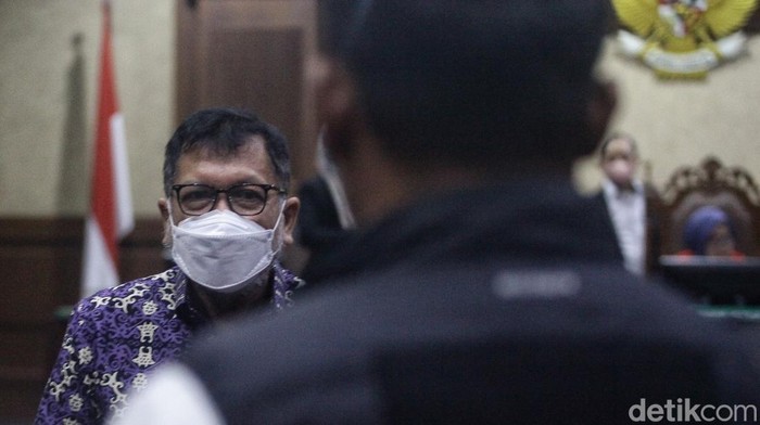 Mantan pejabat Mahkamah Agung (MA) Zarof Ricar menjalani sidang perdana terkait kasus dugaan suap dan gratifikasi atas pemberian vonis bebas kepada terpidana pembunuhan Ronald Tannur pada 2024 di Pengadilan Tindak Pidana Korupsi (Tipikor) Jakarta, Senin (10/2/2025).