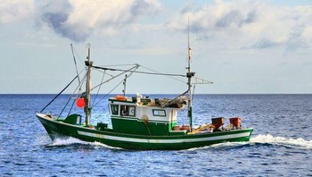 El Fausto, sebuah kapal yang menghilang selama perjalanan yang seharusnya hanya memakan waktu beberapa jam, secara misterius muncul kembali sebelum menghilang lagi. Orang-orang yang berbicara dengan awak kapal sebelum kapal itu menghilang untuk kedua kalinya melaporkan bahwa mereka melihatnya. Ketika akhirnya ditemukan untuk terakhir kalinya, awak kapal sudah meninggal, dengan satu anggotanya hampir menjadi mumi. Catatan harian kapal, yang ditemukan di samping jasad-jasad kapal, juga tidak masuk akal. Ini bacaan yang menarik. Foto: Demilked