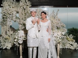 8 Potret Angga Yunanda & Shenina Cinnamon Menikah, Baju Pengantin Adat Minang