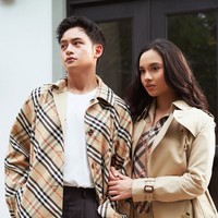 Jadi salah satu pasangan artis favorit para netizen, Randy Martin dan Lyodra baru saja kembali memamerkan penampilan kompak keduanya. Melalui akun Instagram pribadinya, Randy tampak mengenakan busana branded couple dengan Lyodra. Foto: Instagram/@prillylatuconsina96/@randymartinnn