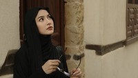 Mahalini terlihat tambah cantik saat memakai hijab bergaya meleyot. Penampilan Mahalini mengenakan hijab menuai banyak pujian dari netizen (Foto: dok. Instagram @mahaliniraharja)