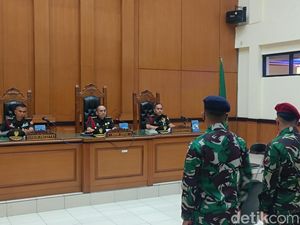 Hakim Tegur Oknum TNI AL Penembak Bos Rental Mobil yang Nunduk: Kamu Sakit?