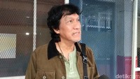 Akhir-akhir Ini makin sering kelihatannya dan rata-rata tuh kondisinya bahagialah dia senyum, cantik sekali, muda dengan berbagai versi, ujar Ikang Fawzi ditemui di Studio FYP Trans 7, Kawasan Mampang Jakarta Selatan pada Senin (10/2/2025). Foto: Febri/detikhot
