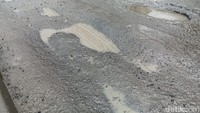 Secara umum kerusakan banyak terjadi di dekat salah satu bengkel mobil lajur kanan arah menuju Bogor. Kemudian ada juga cukup banyak lubang lajur kanan arah Jakarta dekat SPBU swasta VIVO.