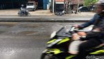Lubang di Mana-mana! Rusaknya Jalan Parung-Ciputat