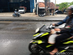 Jalan Rusak di Parung-Ciputat Sering Diperbaiki, Tak Sampai Sehari Rusak Lagi