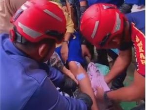 Viral Aksi Damkar Pacitan Bebaskan Kaki Siswi yang Terjepit Tutup Selokan