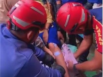 Viral Kaki Murid di Pacitan Terjepit Tutup Selokan, Diselamatkan Damkar