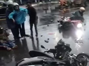 Kecelakaan Beruntun 3 Mobil-6 Motor di Gowa Berawal dari Rush Tabrak Avanza