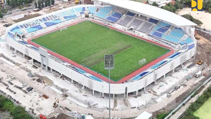 Kementerian Pekerjaan Umum (PU) menargetkan pembangunan sejumlah stadion sepak bola selesai pada awal tahun 2025.