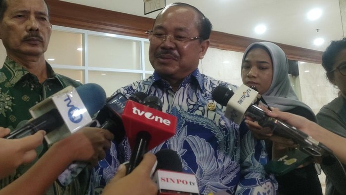 Ketua Komisi Yudisial (KY) Amzulian Rifai