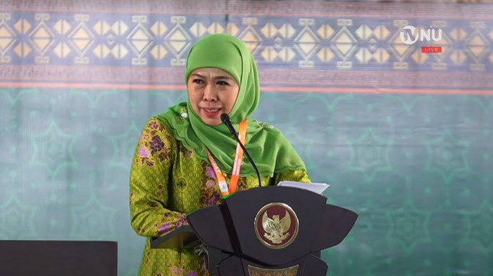 Ketua Umum Muslimat NU Khofifah Indar Parawansa berbicara dalam pembukaan Kongres ke-XVIII Muslimat Nahdlatul Ulama (NU) di Surabaya, Jawa Timur Senin (10/2/2025).