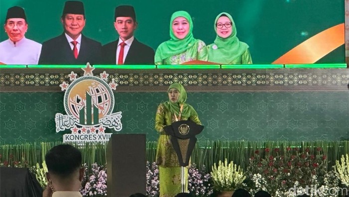 Ketum Muslimat NU Khofifah Indar Parawansa saat membuka Kongres ke-XVIII di Surabaya.