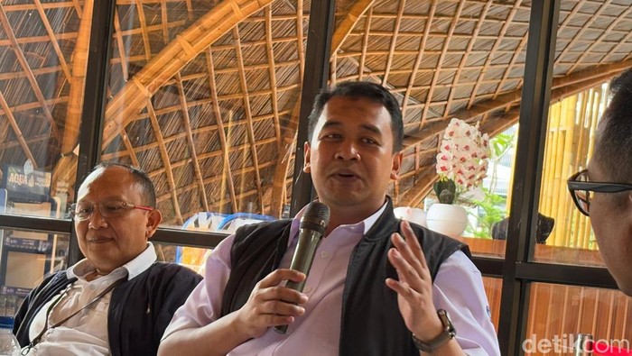 Plt. Direktur Penataan Spektrum Frekuensi Radio, Orbit Satelit dan Standardisasi Infrastruktur Digital, Kementerian Komdigi, Adis Alifiawan