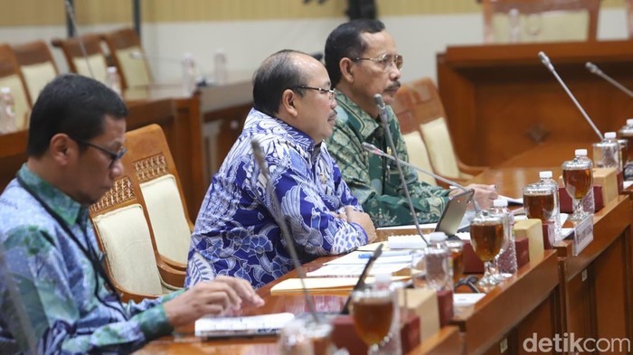 Komisi 3 DPR-KY Bahas Substansi Hukum Acara Pidana Komisi III DPR gelar rapat kerja dengan Komisi Yudisial. Rapat tersebut membahas masukan terkait substansi hukum acara pidana.