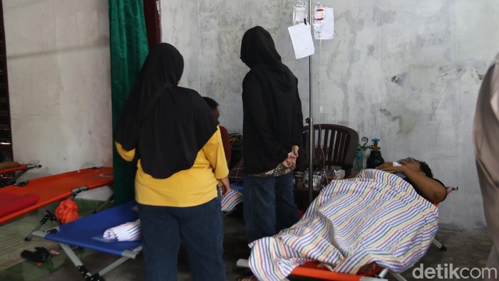 Kondisi penanganan keracunan di Krasakan, Tempel, Sleman, Senin (10/2/2025) pagi.