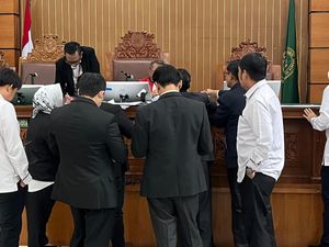 Giliran KPK Melawan Hasto di Praperadilan