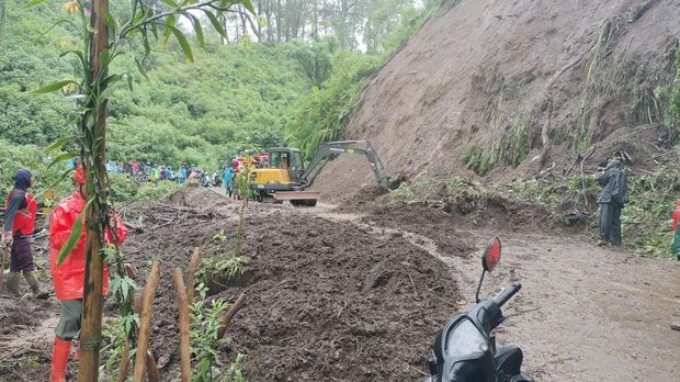 longsor di akses Bromo di Adas Malang