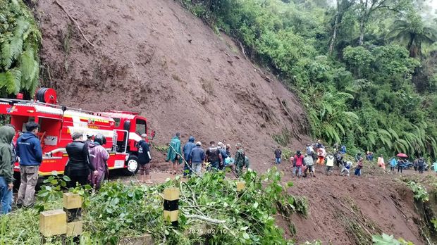 longsor di akses Bromo di Adas Malang