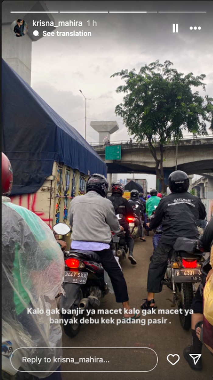 Macet akibat truk mogok di depan Stasiun Ancol, Jakut, 10 Februari 2025. (Dok Instagram Krisna Mahira)